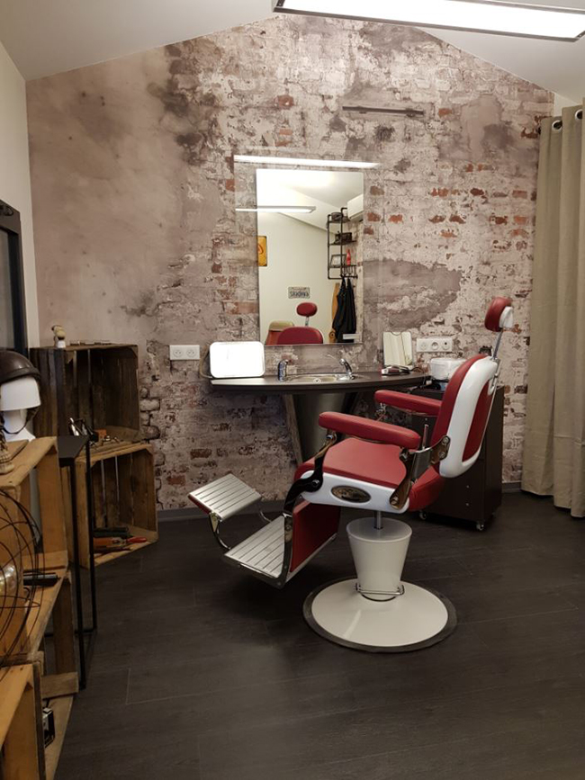  Hairdressing Job offer COIFFEUR(SE) / BARBIER 