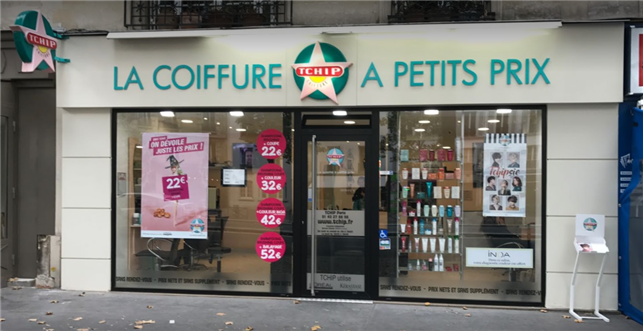 Hairdressing Job offer Recrute 2 coiffeurs/coiffeuses polyvalents