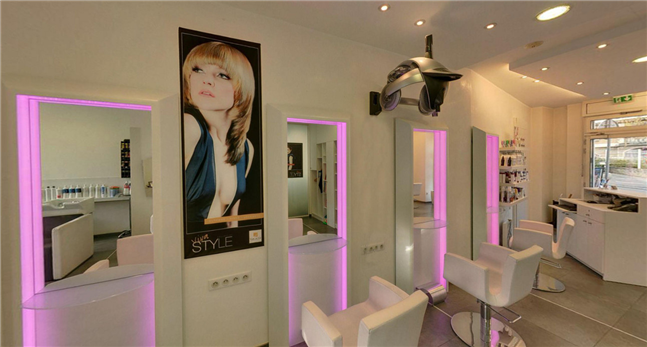  Hairdressing Job offer Recrute un coiffeur(se) voulant  évoluer vers un poste de manager