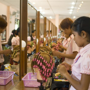 Offre d'emploi coiffure Professeur de Coiffure H/F au Cambodge