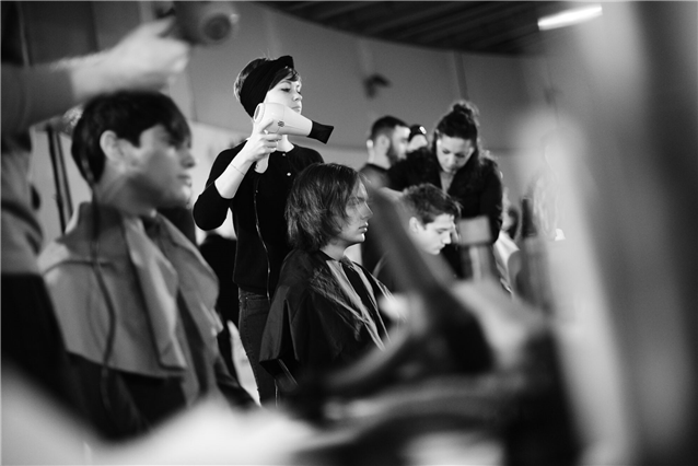  Hairdressing Job offer Coiffeur/se + de 2700 €/mois!