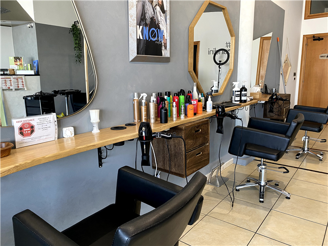  Hairdressing Job offer Salone di acconciature per donne, ricerca, per la sede nella città di San Cesario PARRUCCHIERA APPRENDISTA