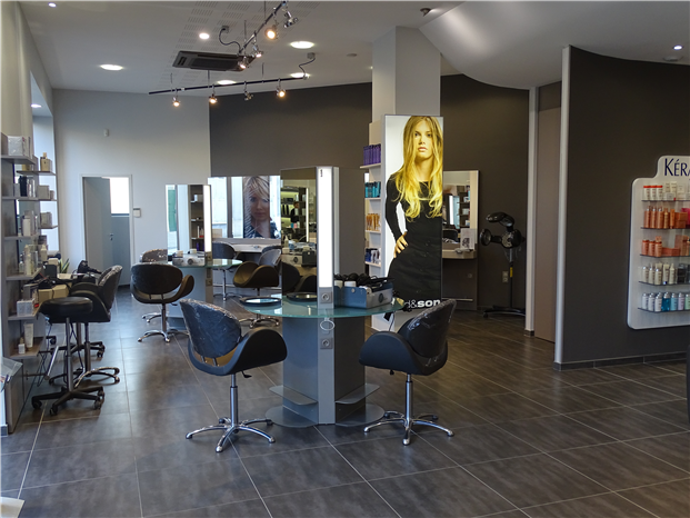  Hairdressing Job offer Recherche coiffeur/se - 39h