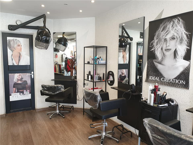  Hairdressing Job offer Cherche coiffeur/se barber